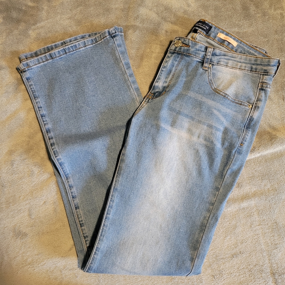 Angel Kiss, bootcut light wash, size 9/29